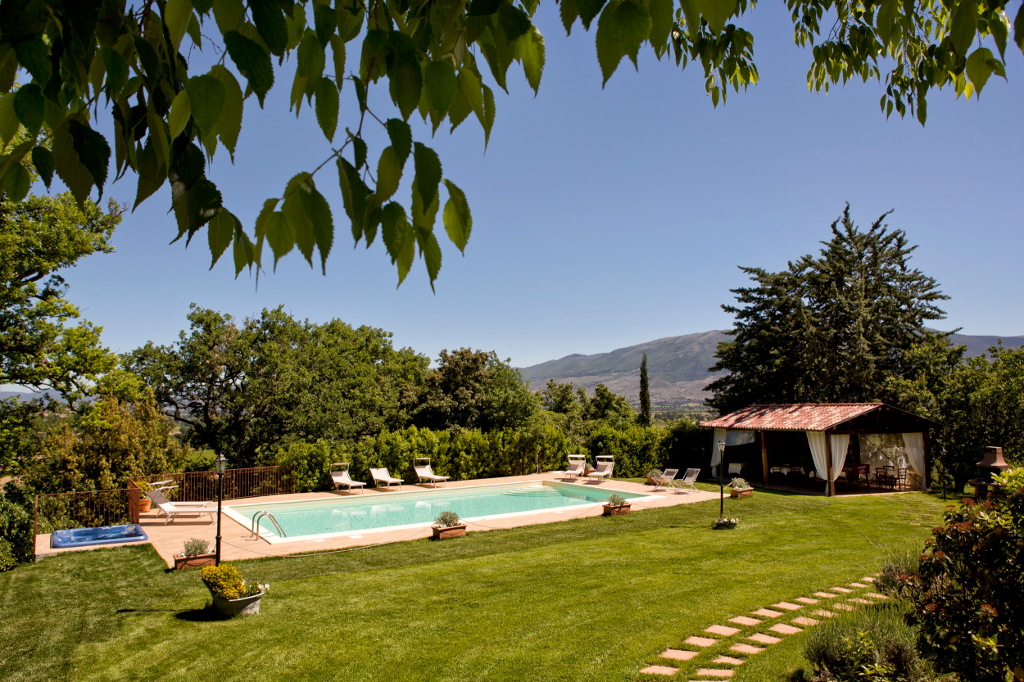 Giardino e piscina